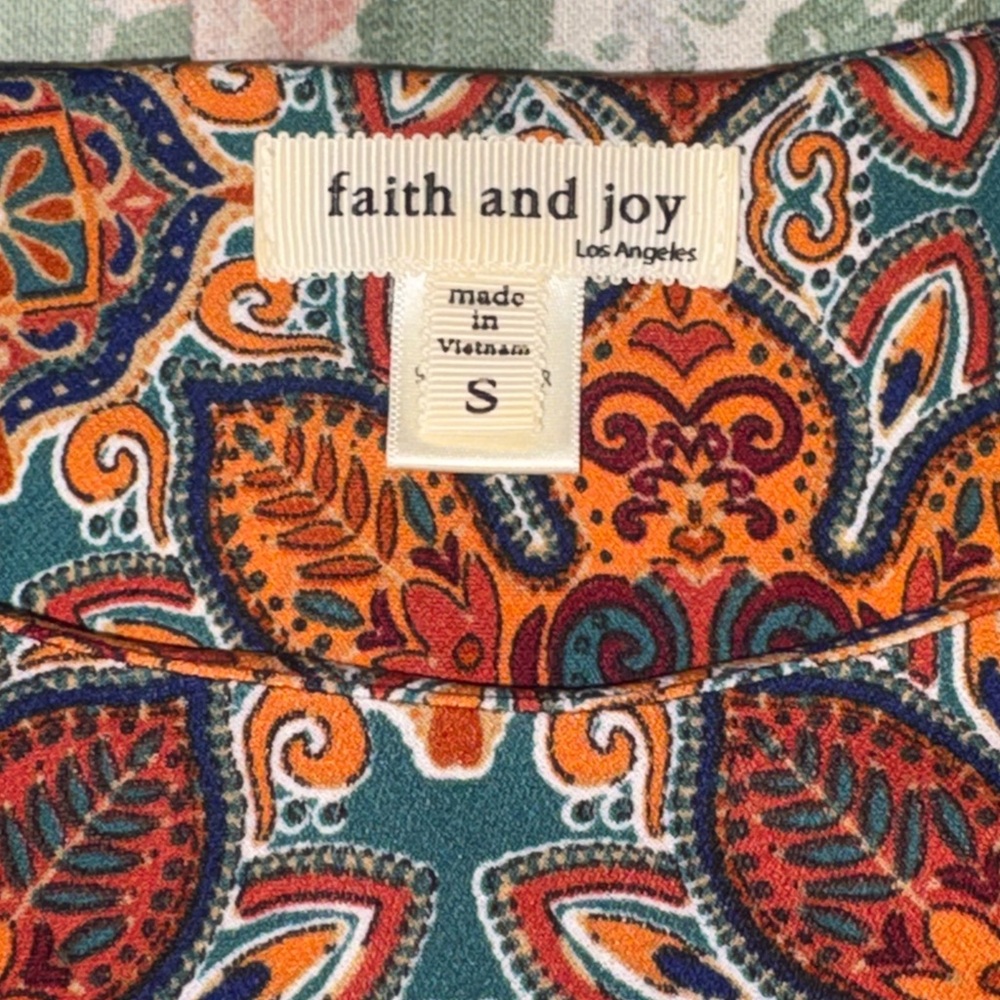 Faith & Joy Red Paisley Boho women’s top small - Picture 8 of 9